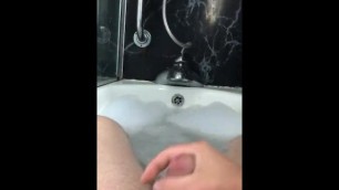 Sexy Scottish Guy Cumming in the Bath