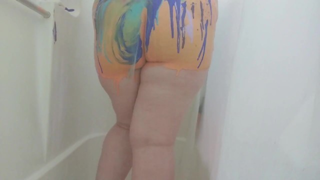 BBW Washes Colorful Paint off her Ass then Fills her Holes Til she Cums