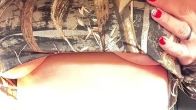 De Rankin Amateur Pornstar Outdoor Titty Drop in the Deer Stand
